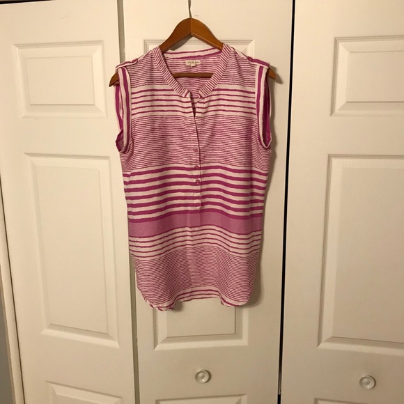 Sleeveless half button-down blouse - Picture 2 of 7